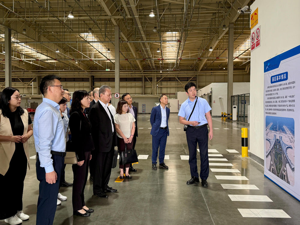 香港物流發展局代表團參觀成都天府國際機場貨運區並了解查驗流程。