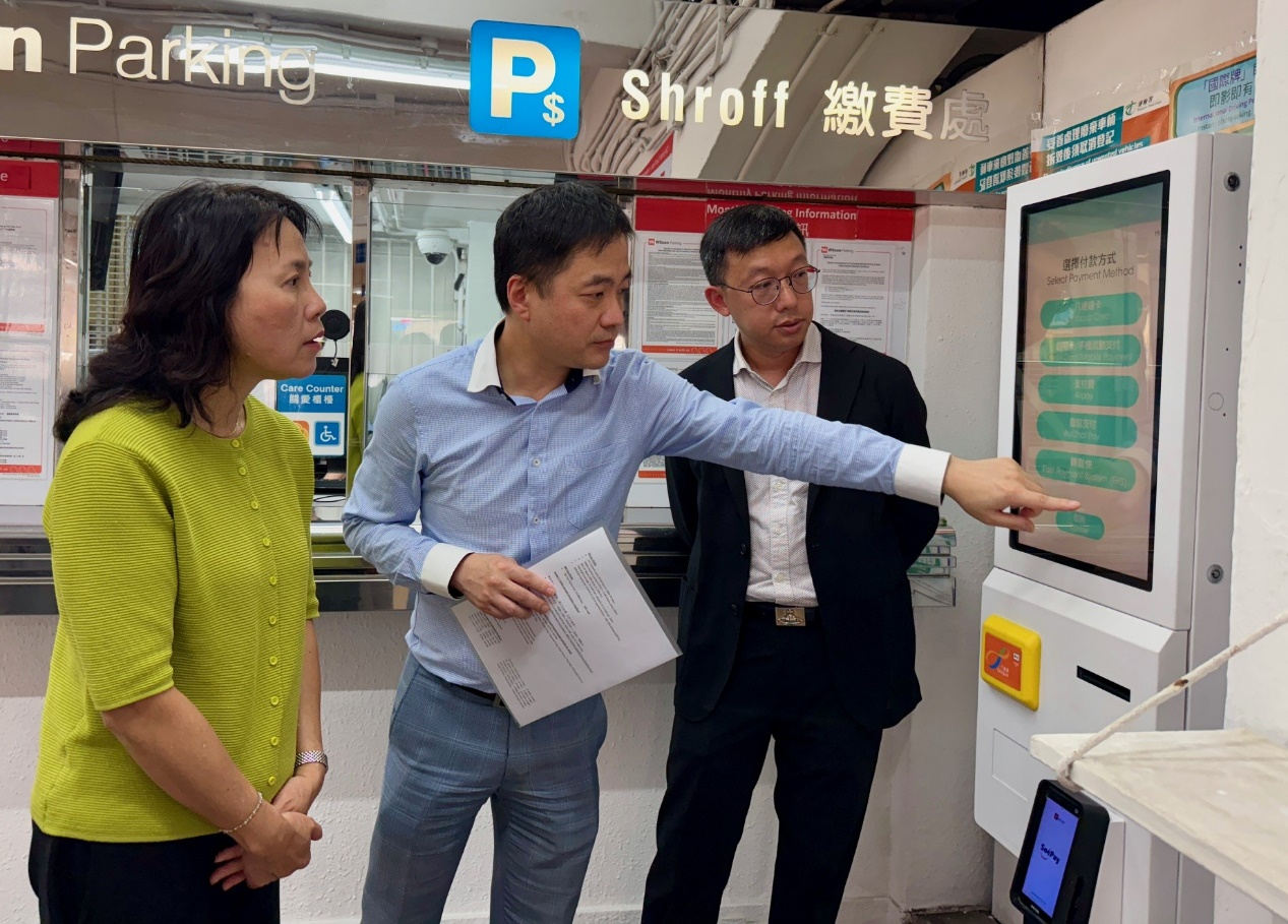 停車場營運商亦已在全港大部份運輸署轄下的停車場安裝了自動識別車牌裝置和接受以不同類型電子支付工具繳費。