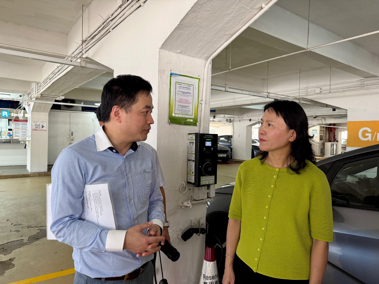 停車場營運商亦已在全港大部份運輸署轄下的停車場安裝了自動識別車牌裝置和接受以不同類型電子支付工具繳費。