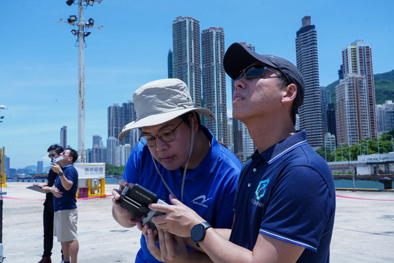 團隊自行研發及製作的器材及基站，接駁「哨兵無人機」，讓其可以單靠自身感應器定位。