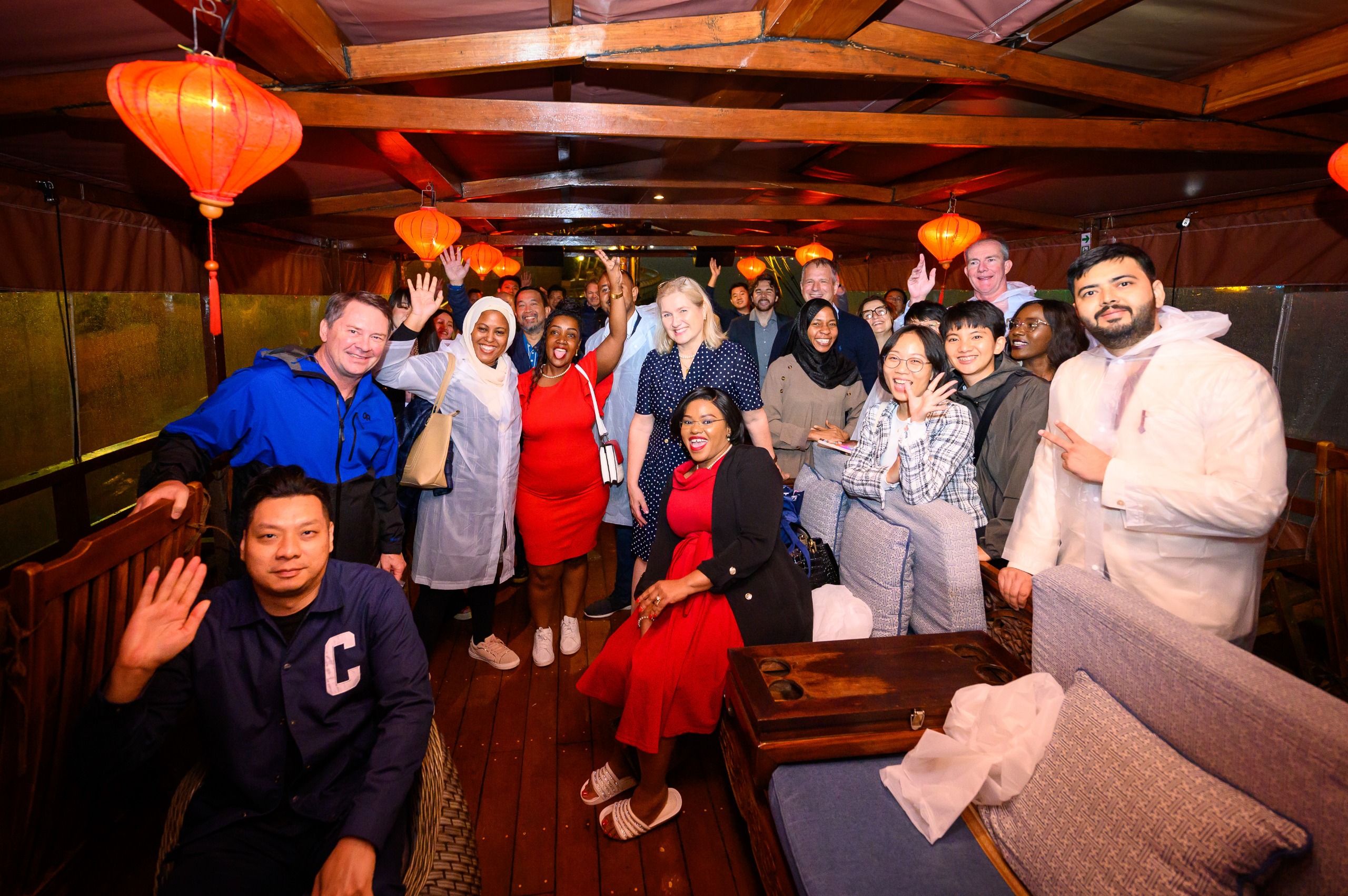 去年的「香港海运周」创下18,000名现场参与者和650万线上观看人次的纪录。(5) 去年的「香港海运周」创下18,000名现场参与者和650万线上观看人次的纪录。(5)