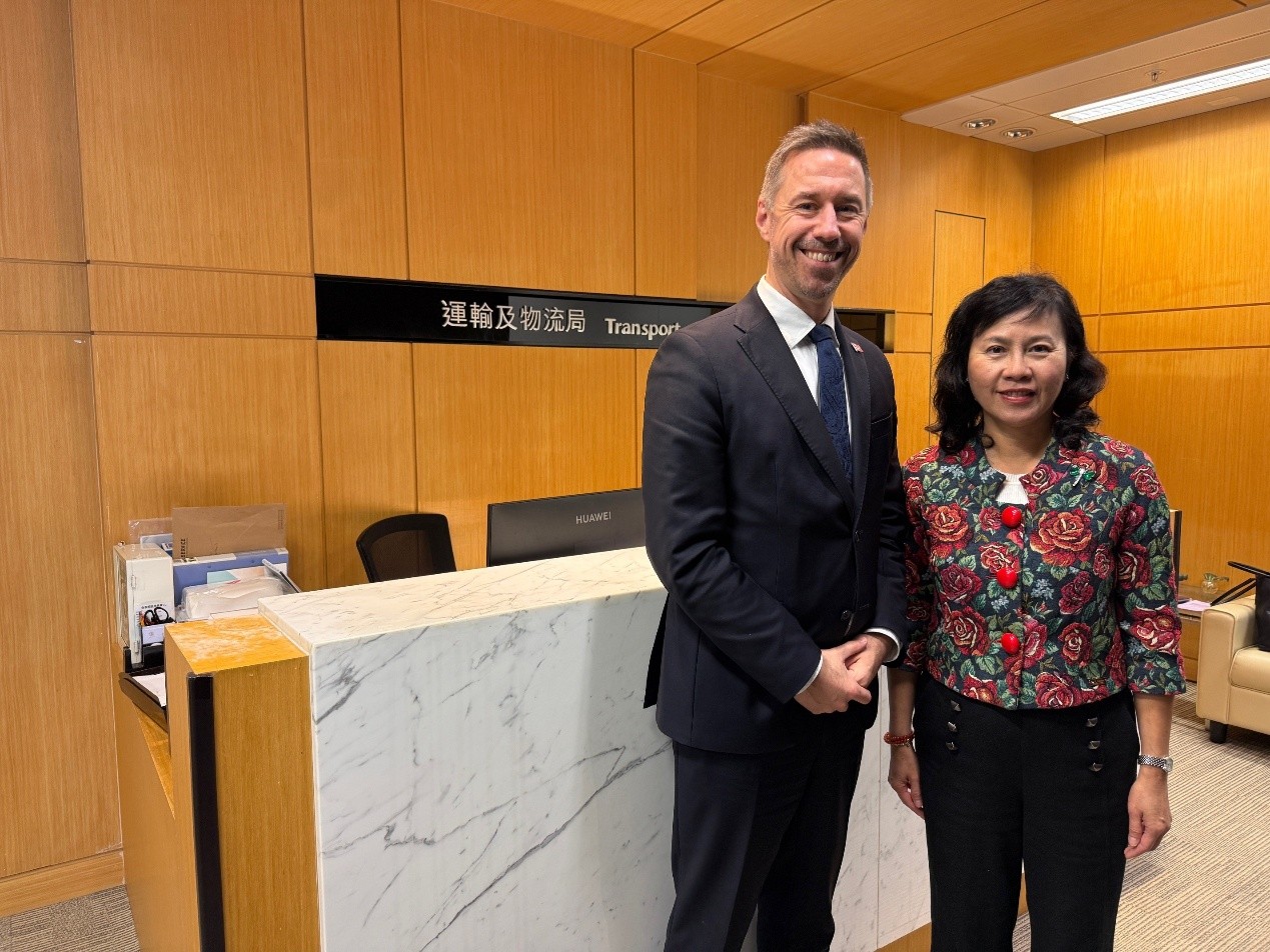 我亦与挪威贸易、工业及渔业部 国务大臣Even Tronstad Sagebakken会面,商讨大家共同关心的议题。 我亦与挪威贸易、工业及渔业部 国务大臣Even Tronstad Sagebakken会面,商讨大家共同关心的议题。