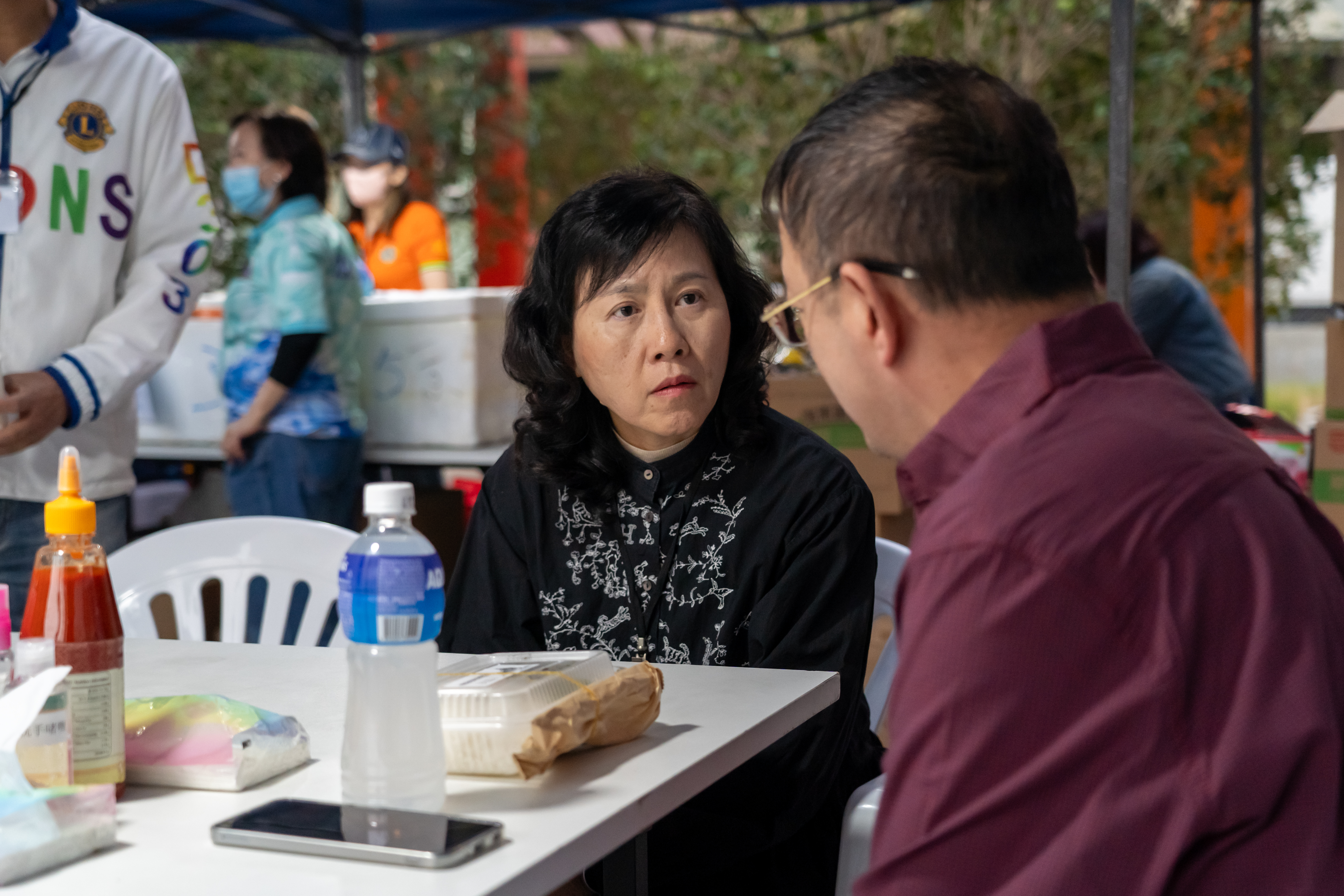 我日前视察大埔「善楼」来往港铁大埔墟站的义载服务，并与提供膳食的狮子会义工一起慰问居民。
