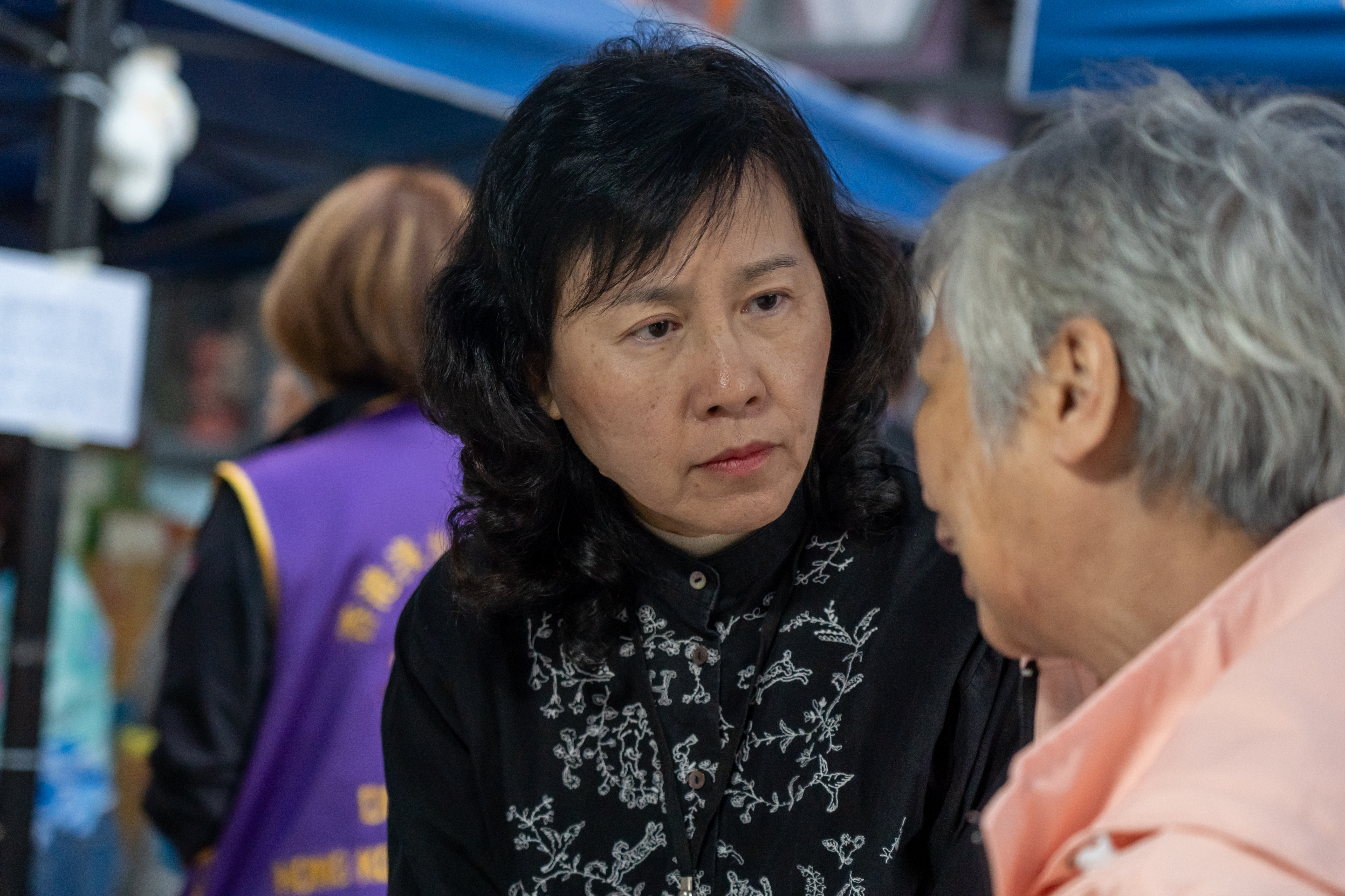 我日前视察大埔「善楼」来往港铁大埔墟站的义载服务，并与提供膳食的狮子会义工一起慰问居民。