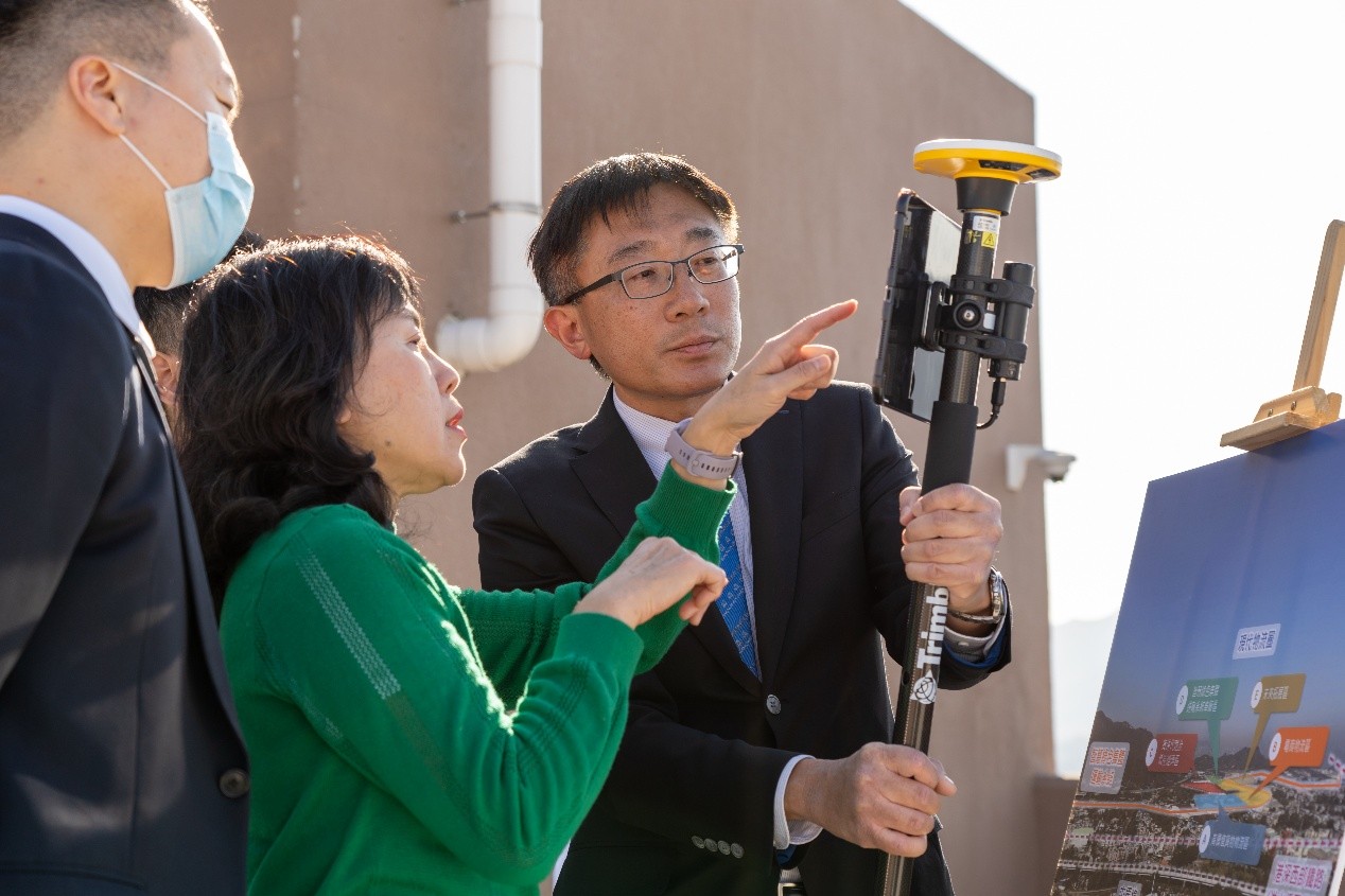 我日前到洪水橋視察。未來的洪水橋，將會是會一個智慧跨境交通運輸物流樞紐。