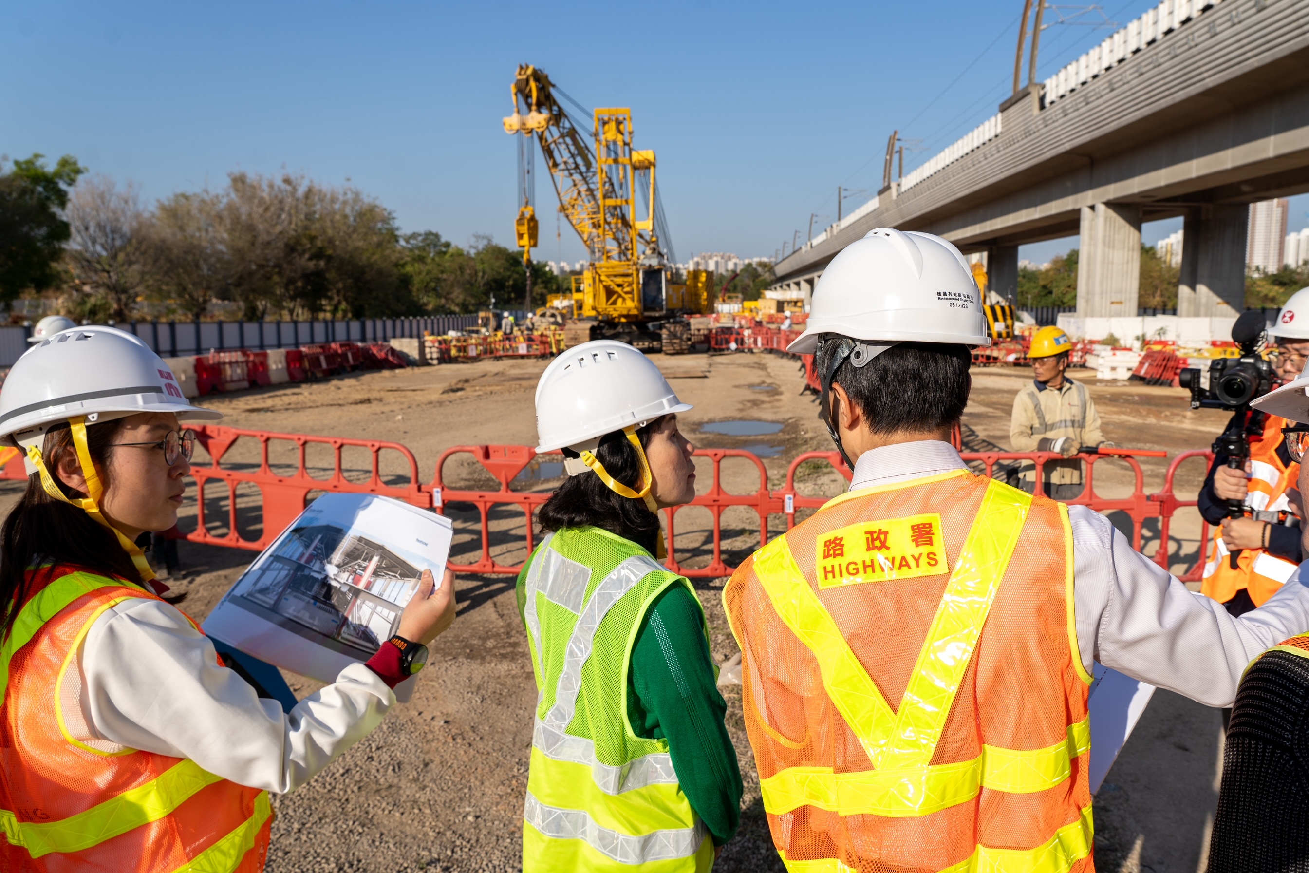我當日視察的地盤日後附近將會匯聚三個不同系統的洪水橋站，為乘客提供多元化轉乘選項。