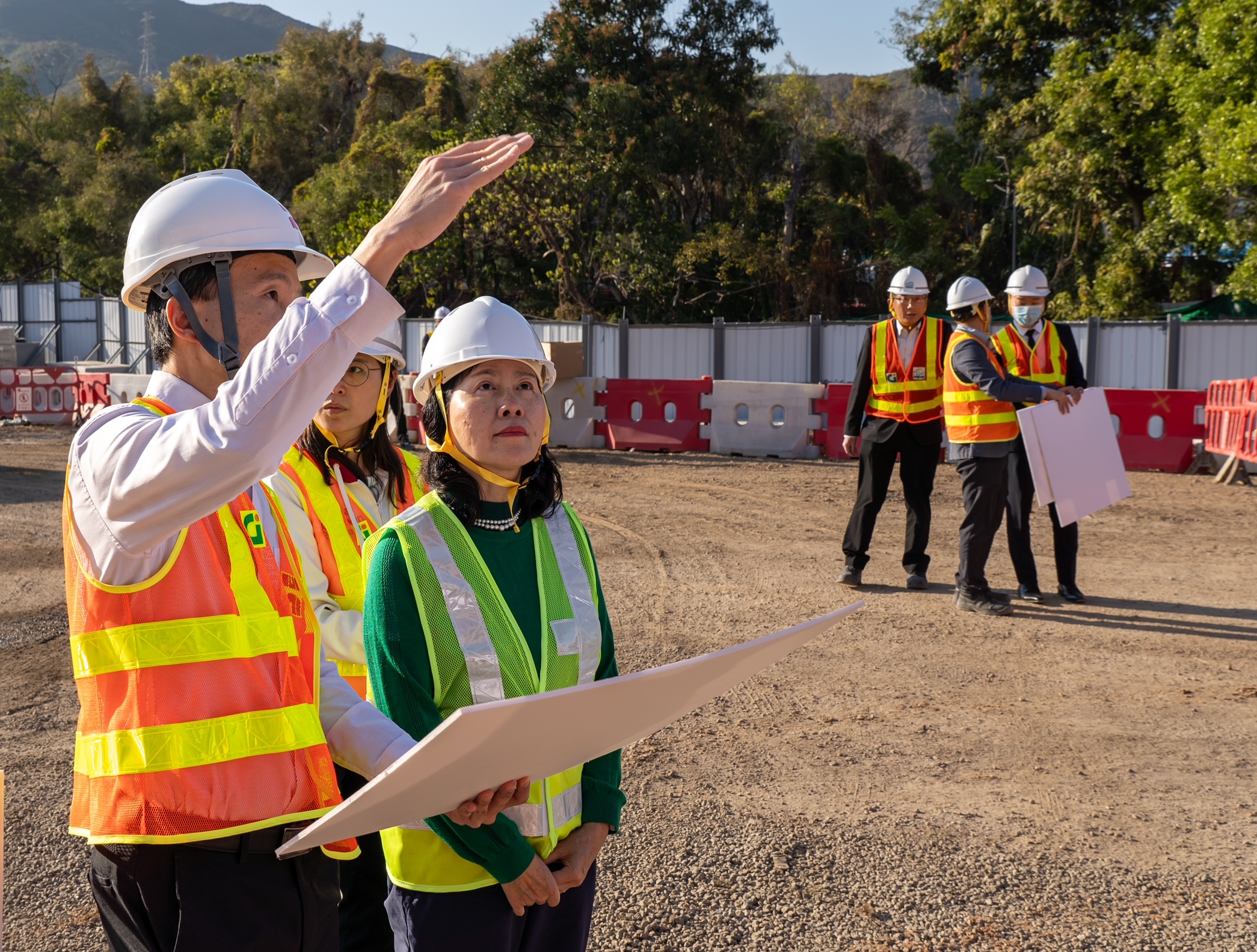 我當日視察的地盤日後附近將會匯聚三個不同系統的洪水橋站，為乘客提供多元化轉乘選項。