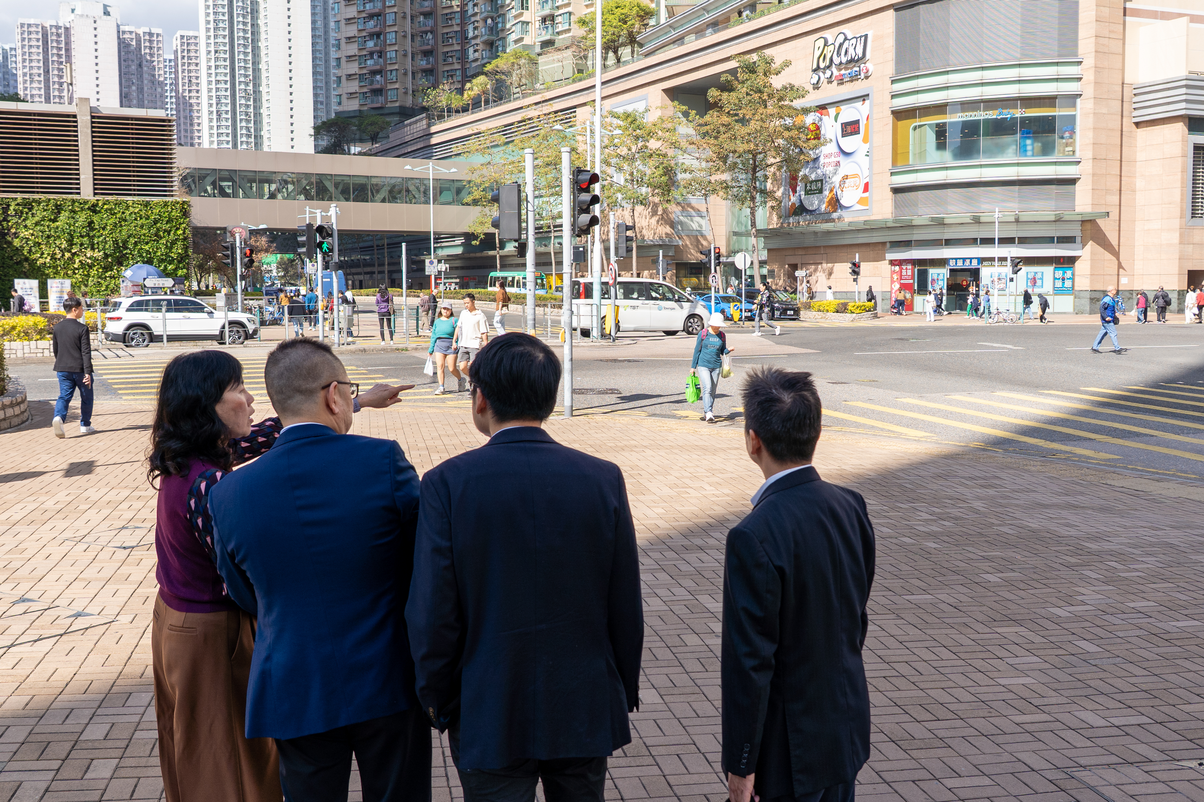 我早前到訪將軍澳，視察「對角行人過路處」的落實情況。