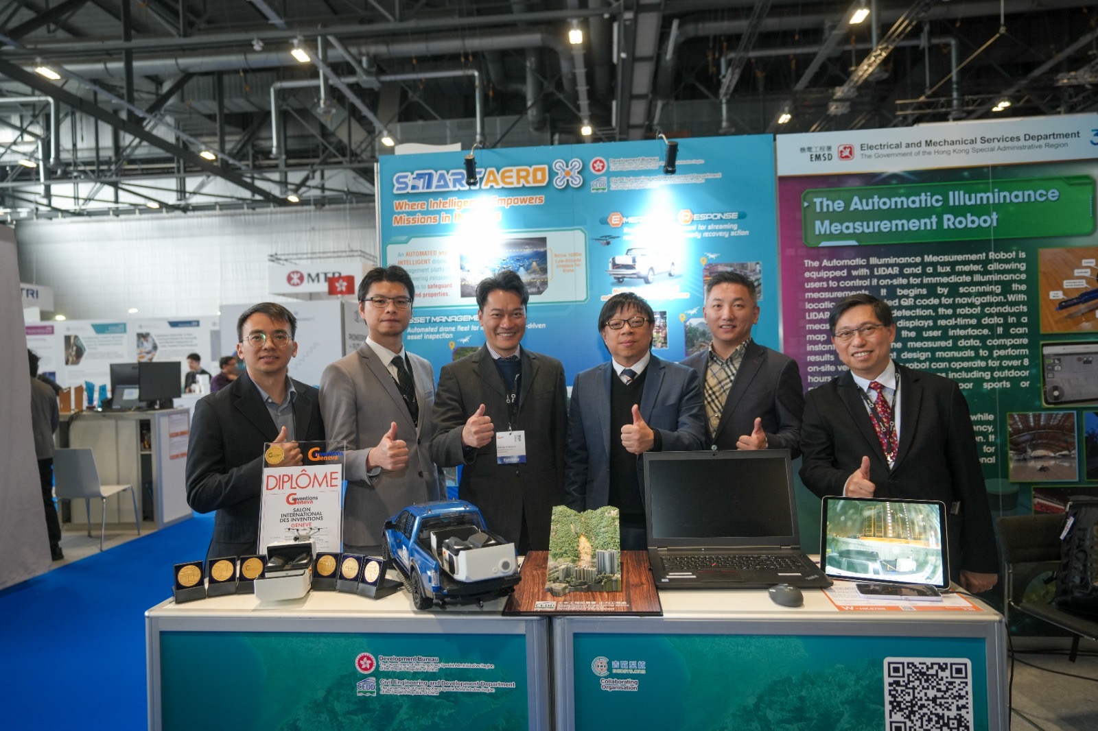 發展局及土木工程拓展署與香港吉歐系統有限公司合作的「智翱」—智能無人機管理平台，在日內瓦國際發明展榮獲金獎。該項目建基於首批低空經濟「監管沙盒」項目。