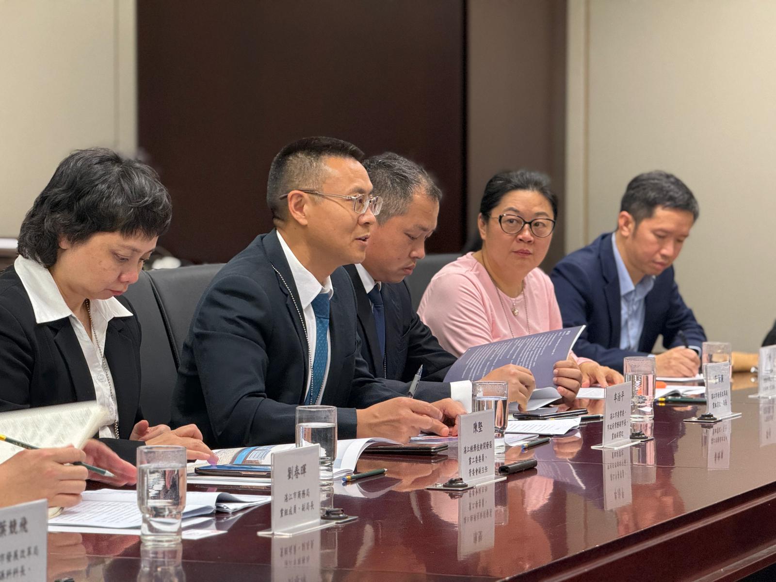 湛江市常務副市長牟治平三月底親身赴港。我們就加強兩地在綠色船燃合作等議題進行了深入討論。