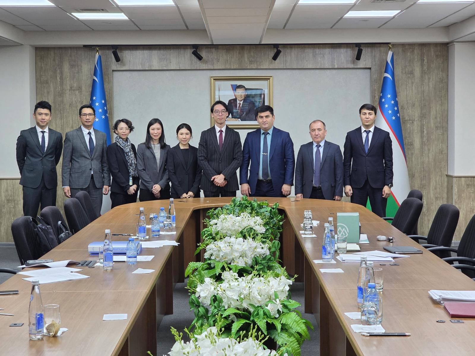 過去一段時間，Hong Kong Inc. 成功在航空方面取得亮麗成績，（由上至下）先後與巴西、烏茲別克斯坦、波蘭、印尼、阿根廷及多哥等多國在民航談判方面取得重大成果。