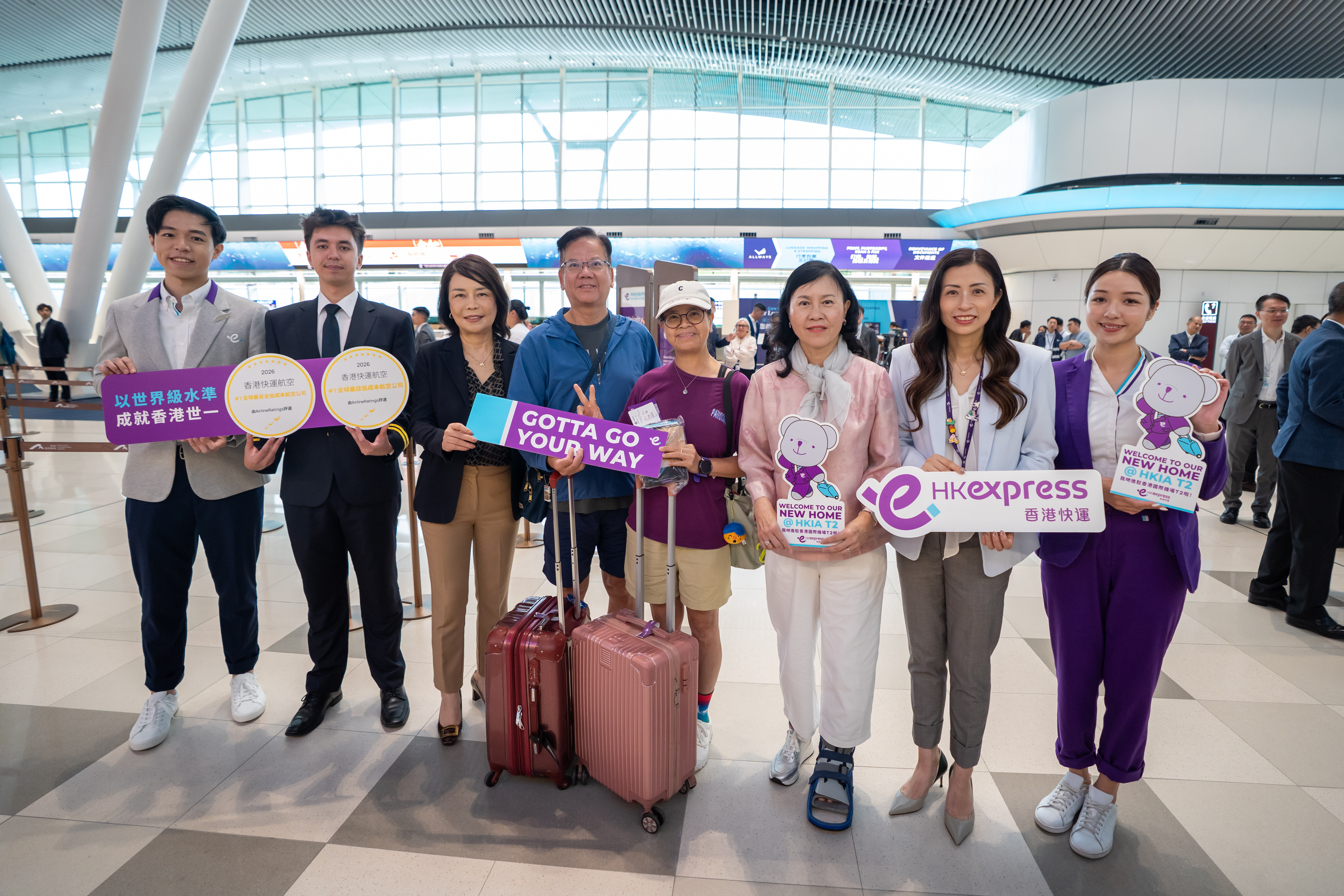 15間航空公司在星期三已全數進駐機場二號客運大樓,我把握機會場視察搬遷情況,親身了解旅客的使用感受。 15間航空公司在星期三已全數進駐機場二號客運大樓,我把握機會場視察搬遷情況,親身了解旅客的使用感受。