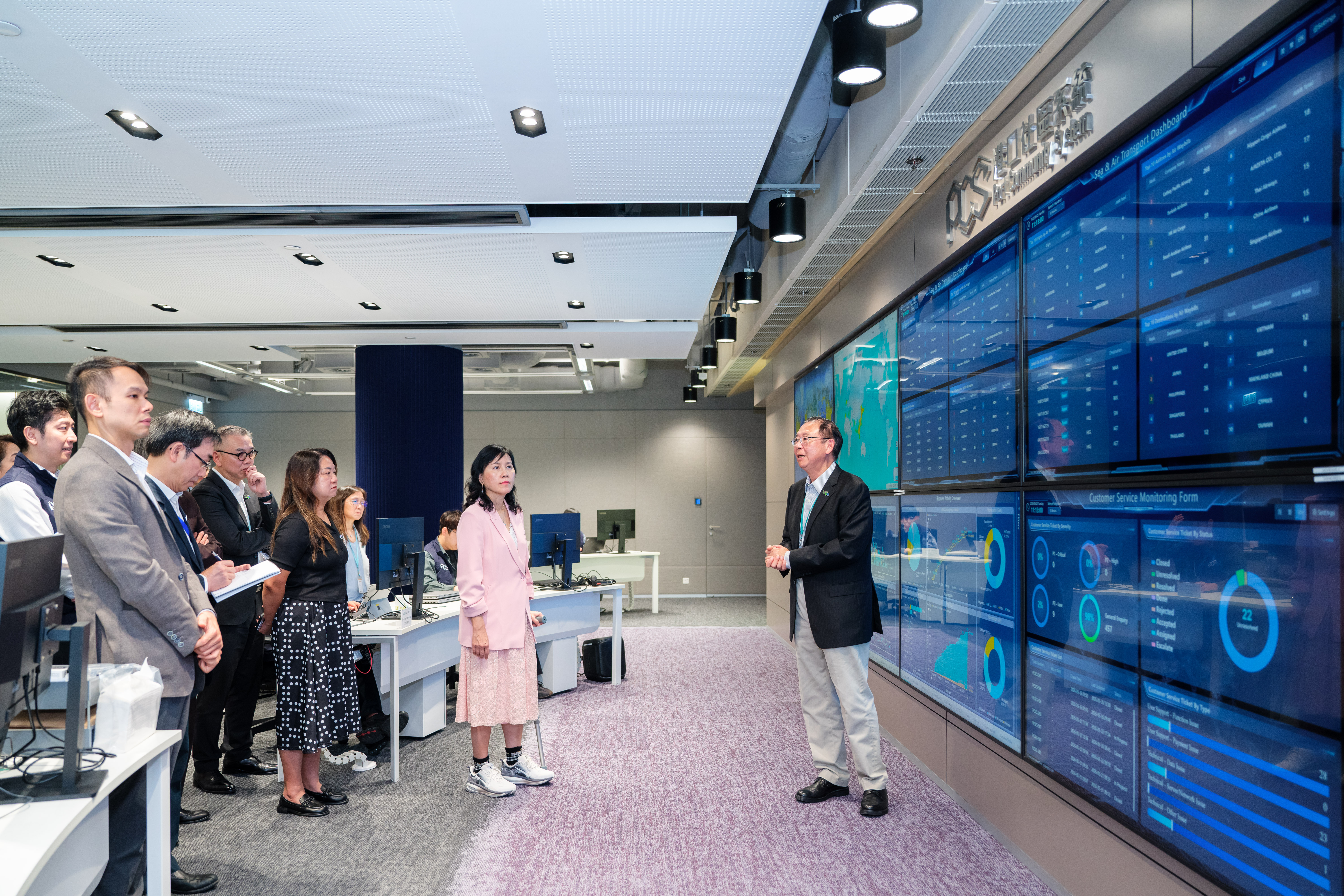 I earlier on visited the PCS Control Room and met with Simon Wong, the Chief Executive Officer of Logistics and Supply Chain MultiTech R&D Centre responsible for developing and operating the system, and his team.