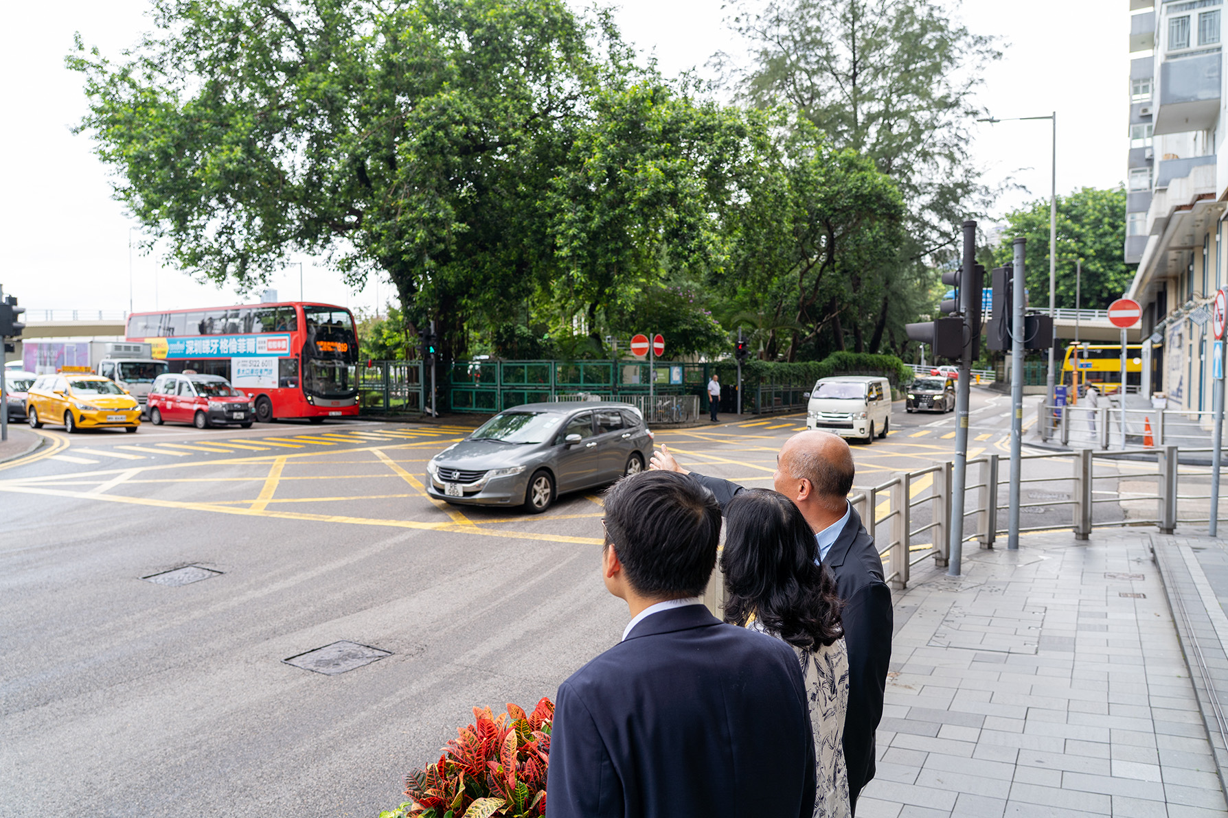 我早前就到銅鑼灣告士打道和加寧街十字路口視察，該路口尚未飽和，正適合採用新系統用盡綠燈時間。