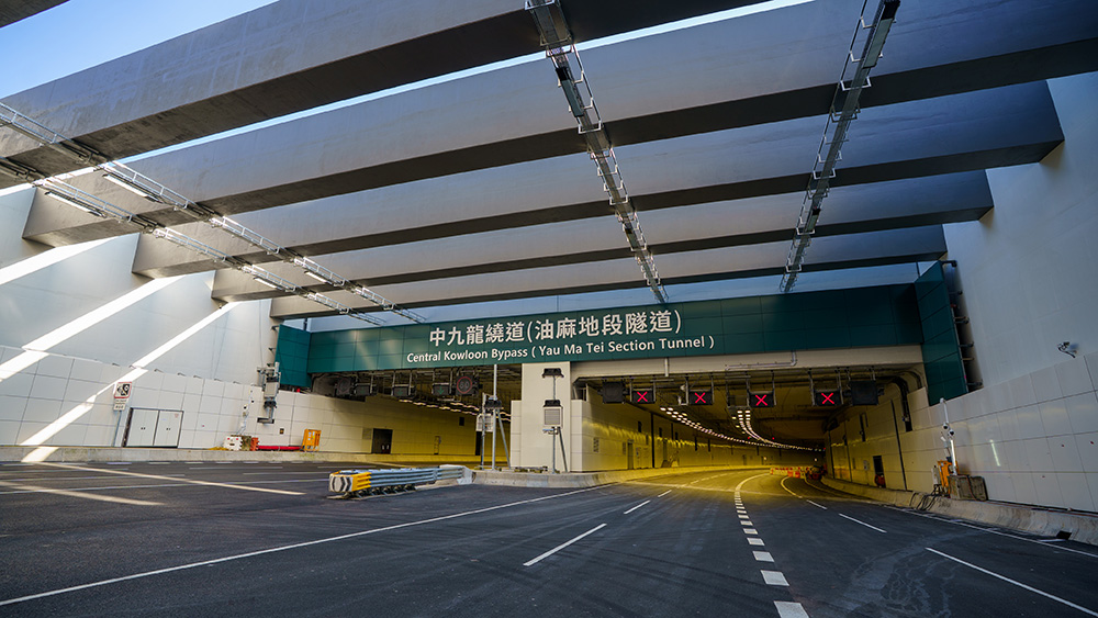 同事在籌備和建設期間花了不少時間和心血，克服了無數在鬧市中推展基建工程的高難度挑戰。這項工程絕對是香港運輸基建發展的一大里程碑。