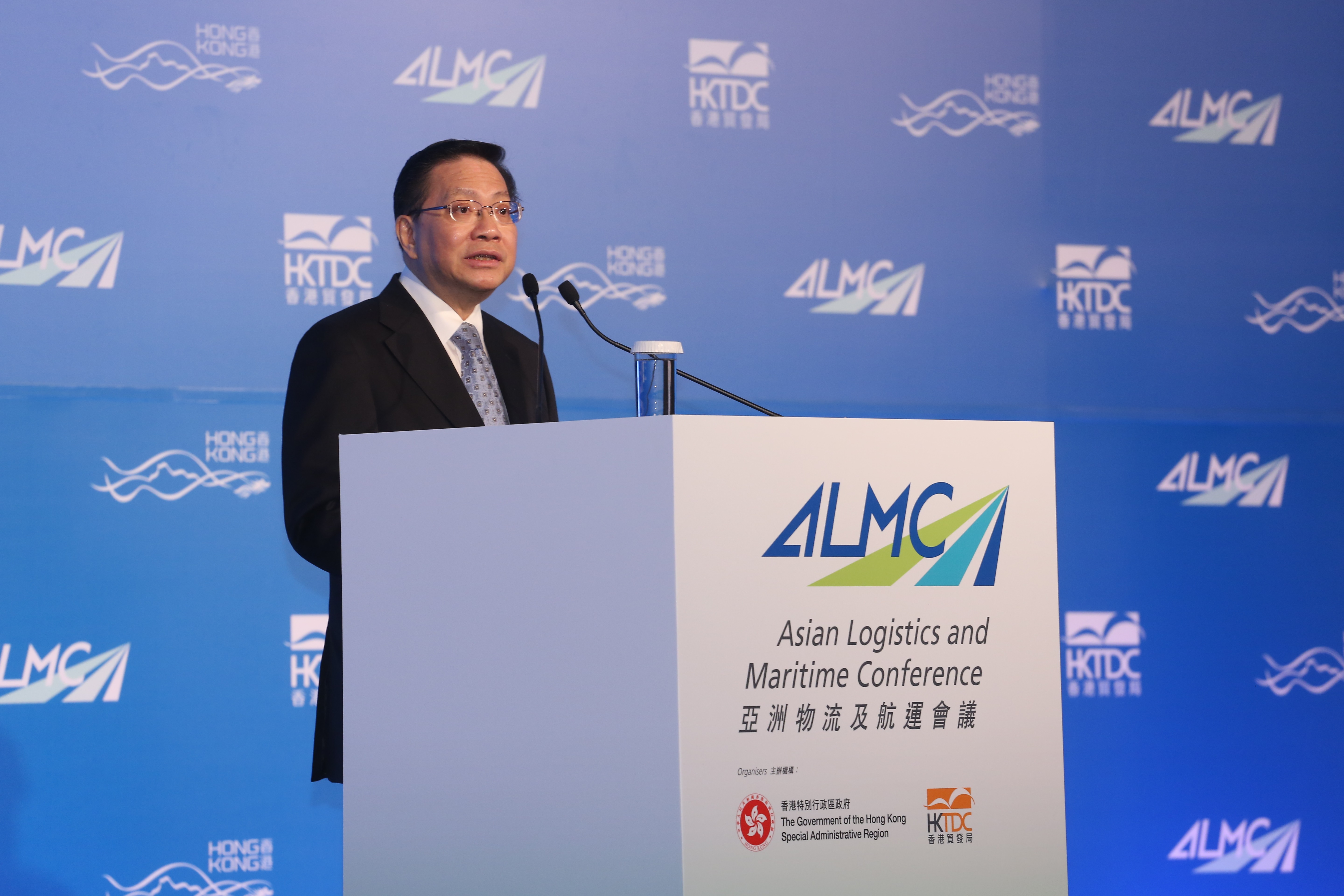 运输及房屋局局长张炳良教授今日(十一月十八日)于香港会议展览中心举行的亚洲物流及航运会议2014开幕典礼上致辞。