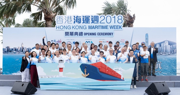 相片七：運輸及房屋局局長陳帆(右五)與一眾香港海運港口局成員及海運業界人士在香港海運週2018開幕禮上合照。