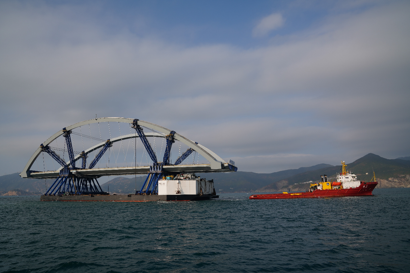雙拱鋼橋海上運輸過程