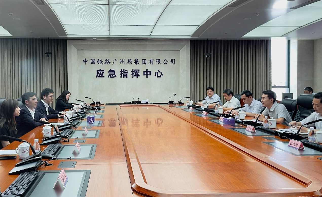 我與中國鐵路廣州局集團副總經理鮑立群於9月20日在廣州會面，就如何繼續優化高鐵服務交換意見。