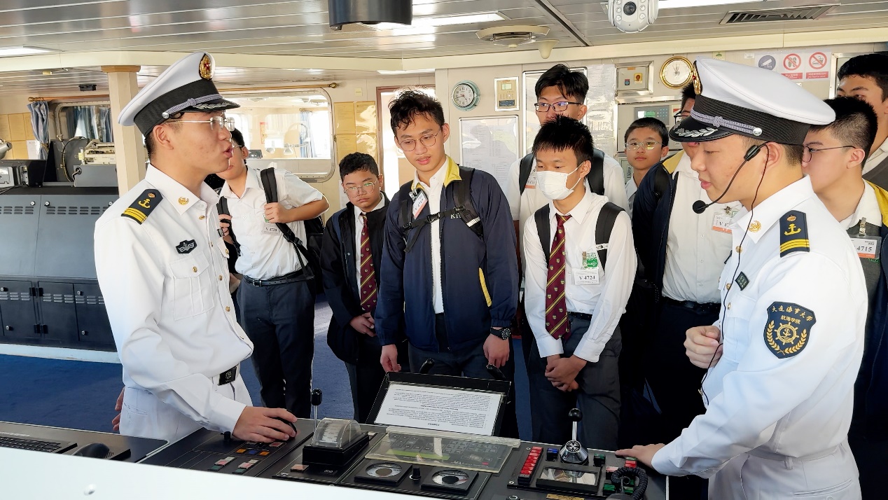 “M.V. Yu Kun”, the nation's first developed ocean-going vessel dedicated for maritime training managed by Dalian Maritime University(DMU), arrived in Hong Kong and has been open to the public for 7 days.