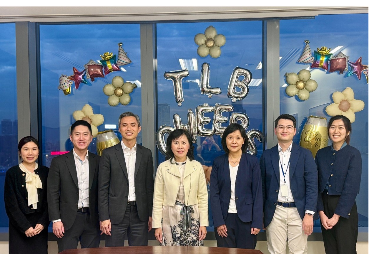 我與常任秘書長Vic早前歡迎航權談判團隊凱旋而歸。