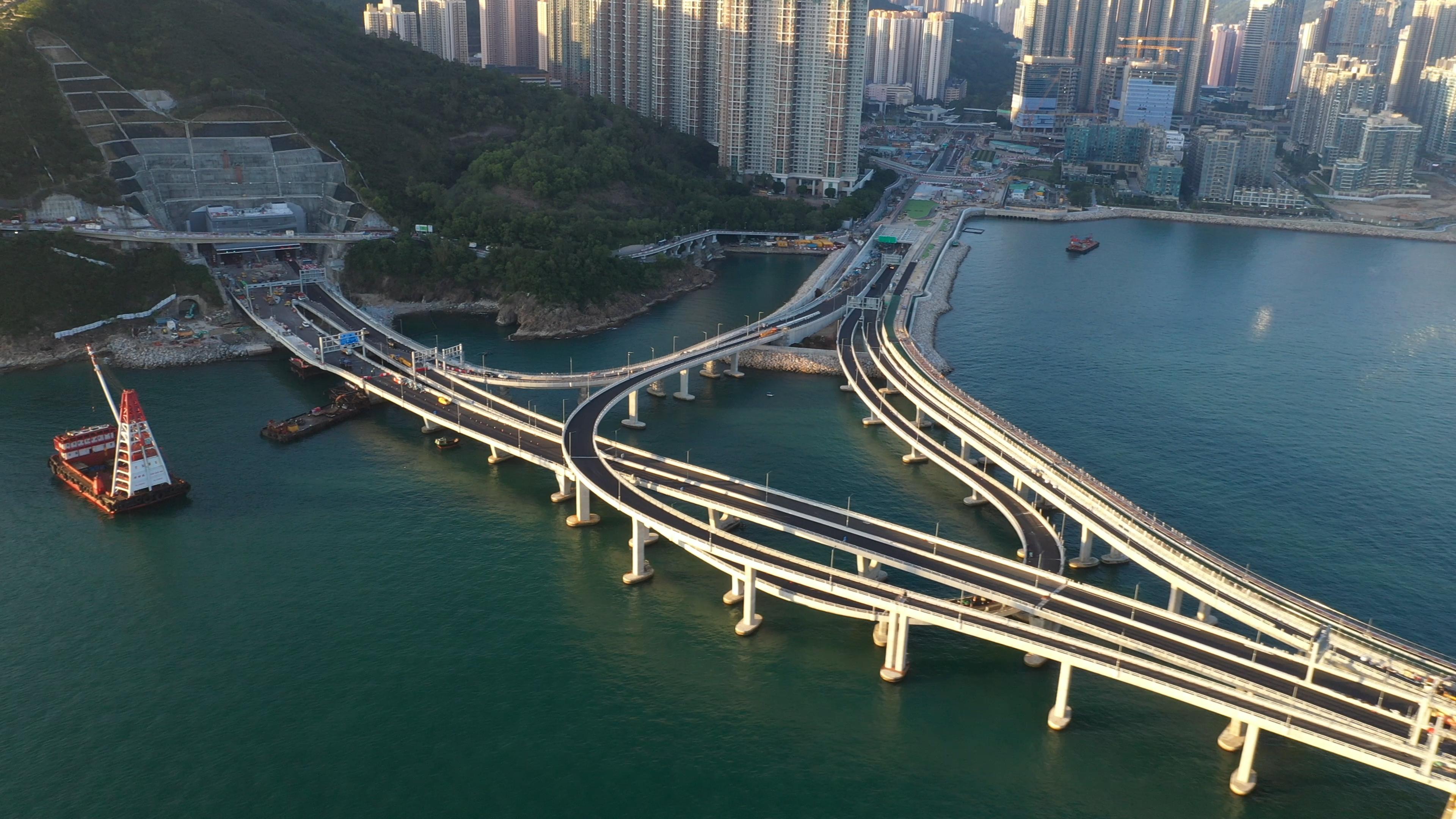 The Tseung Kwan O-Lam Tin Tunnel (TKO-LTT) and the Cross Bay Link, Tseung Kwan O (CBL) will be commissioned on December 11 (Sunday). The TKO-LTT connects the CBL and Po Shun Road in the east, and the Eastern Harbour Crossing, Cha Kwo Ling Road in Kwun Tong and the Trunk Road T2 under construction in the west. Photo shows eastern tunnel portal area of the TKO-LTT and Tseung Kwan O Interchange.